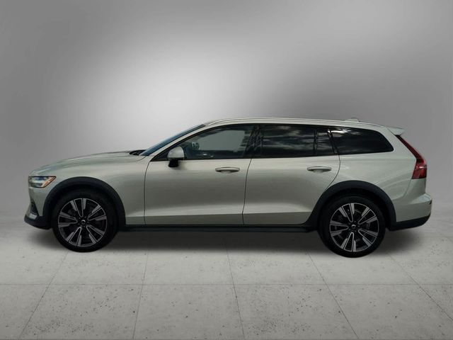 2021 Volvo V60 Cross Country Base