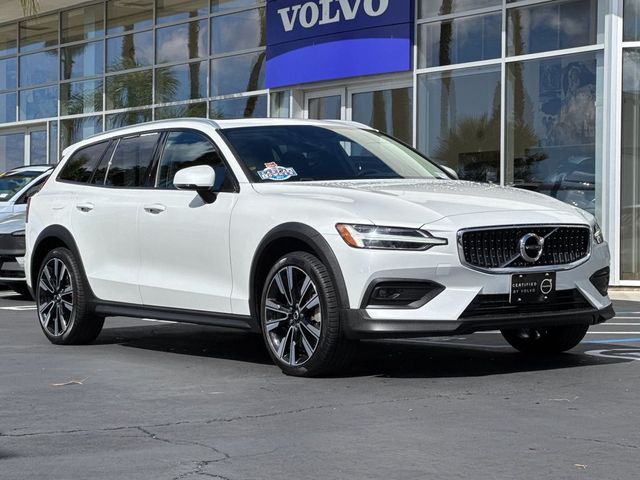 2021 Volvo V60 Cross Country Base