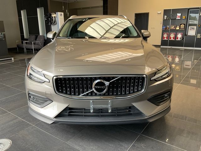 2021 Volvo V60 Cross Country Base