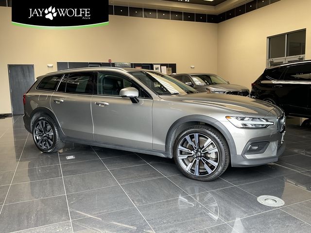 2021 Volvo V60 Cross Country Base