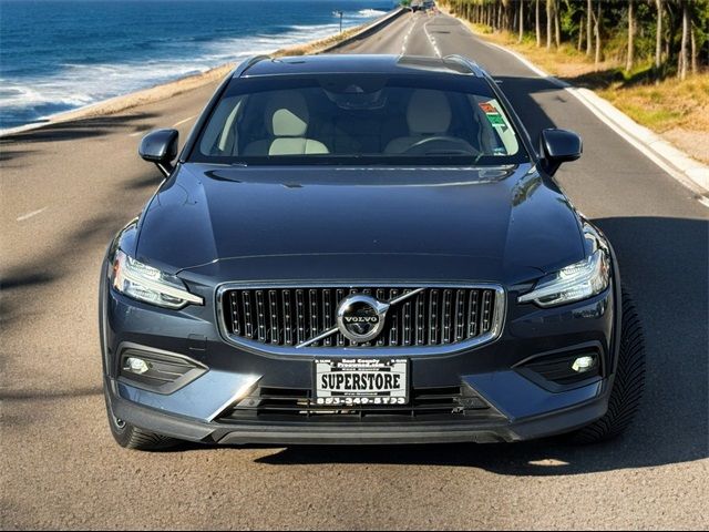 2021 Volvo V60 Cross Country Base