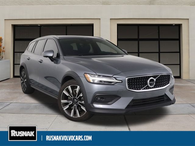 2021 Volvo V60 Cross Country Base