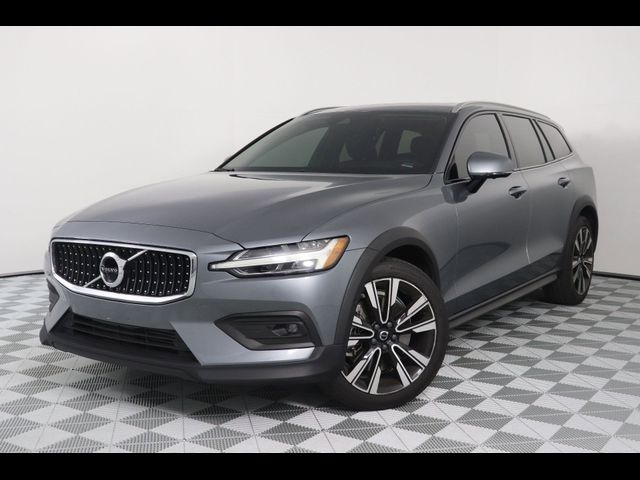 2021 Volvo V60 Cross Country Base