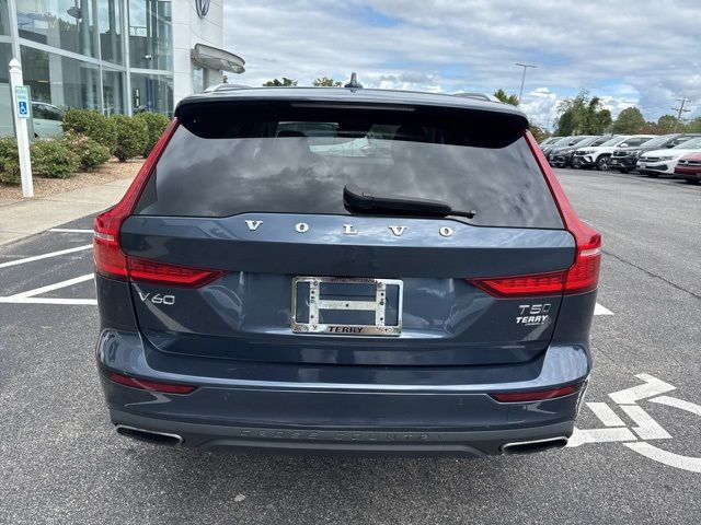 2021 Volvo V60 Cross Country Base