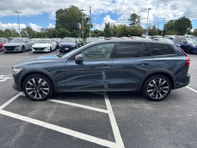 2021 Volvo V60 Cross Country Base