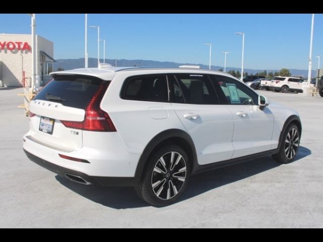 2021 Volvo V60 Cross Country Base