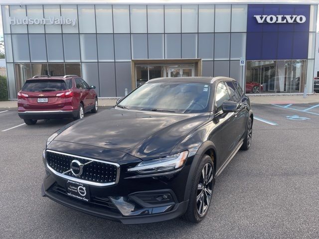 2021 Volvo V60 Cross Country Base