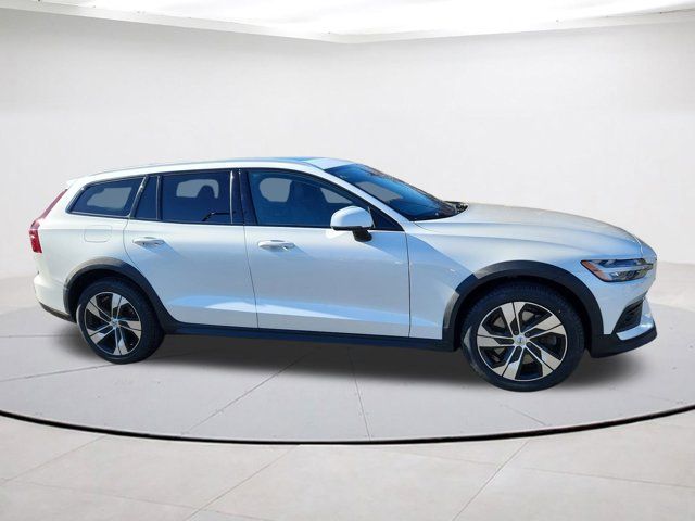 2021 Volvo V60 Cross Country Base