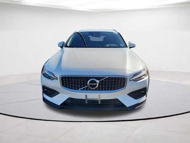2021 Volvo V60 Cross Country Base