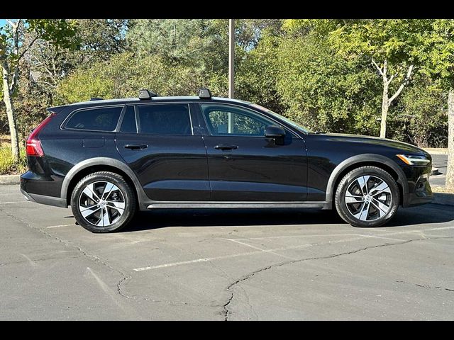 2021 Volvo V60 Cross Country Base