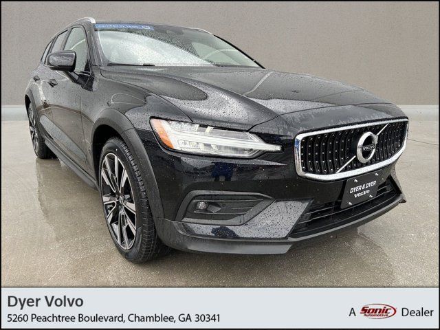 2021 Volvo V60 Cross Country Base