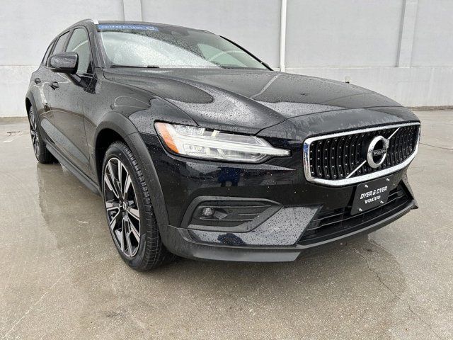 2021 Volvo V60 Cross Country Base