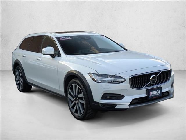 2021 Volvo V90 Cross Country Base