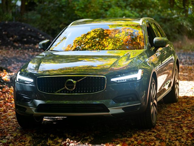 2021 Volvo V90 Cross Country Base