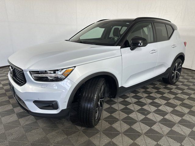 2021 Volvo XC40 R-Design