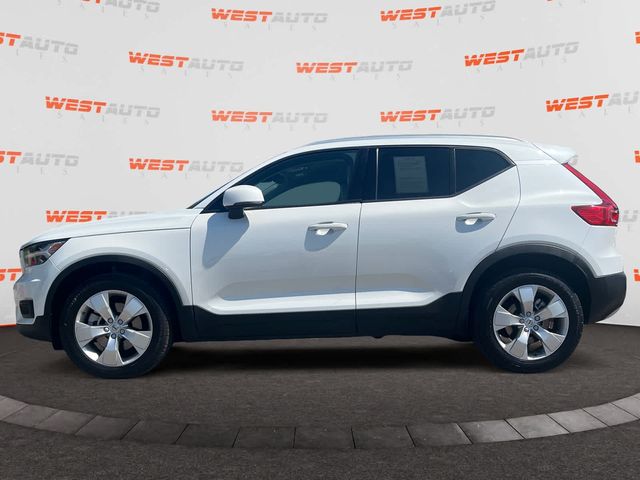 2021 Volvo XC40 Momentum