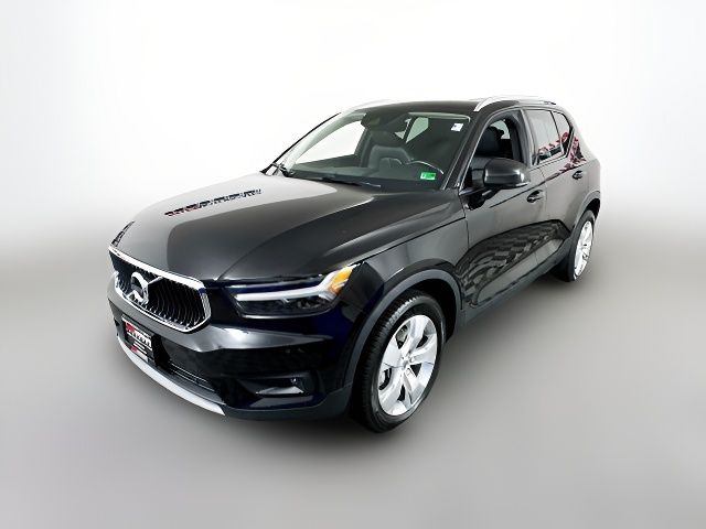 2021 Volvo XC40 Momentum