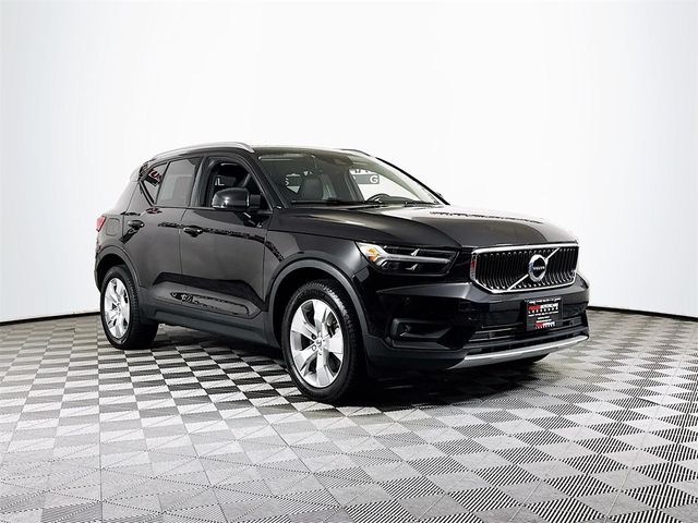 2021 Volvo XC40 Momentum