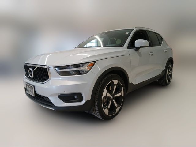 2021 Volvo XC40 Momentum