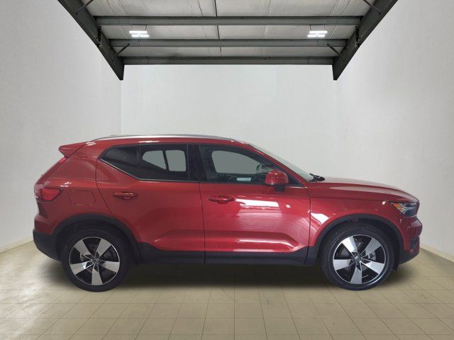 2021 Volvo XC40 Momentum