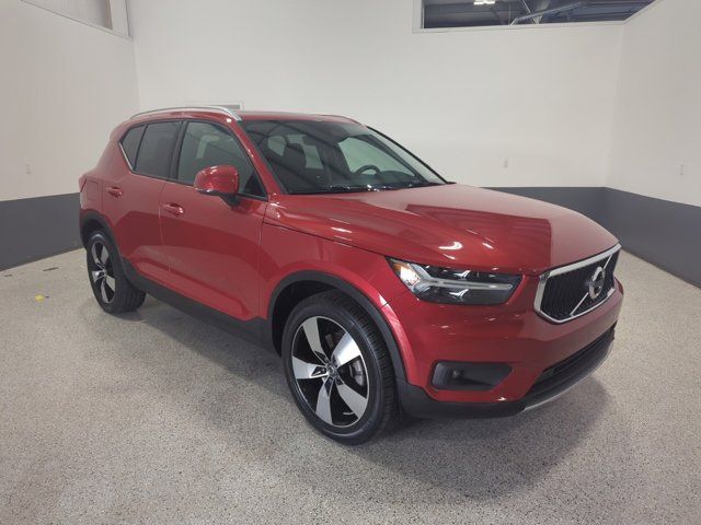 2021 Volvo XC40 Momentum