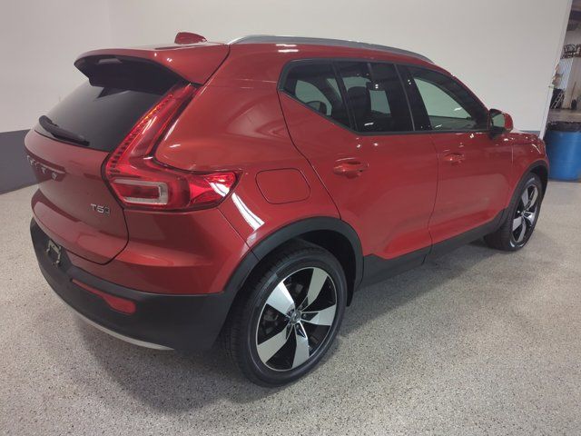 2021 Volvo XC40 Momentum