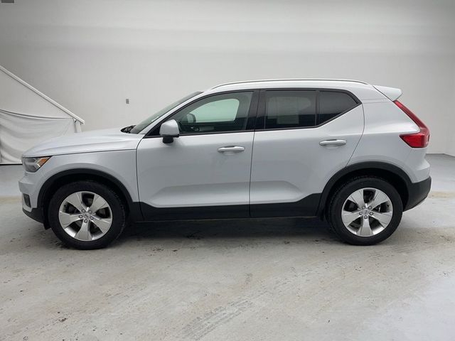 2021 Volvo XC40 Momentum