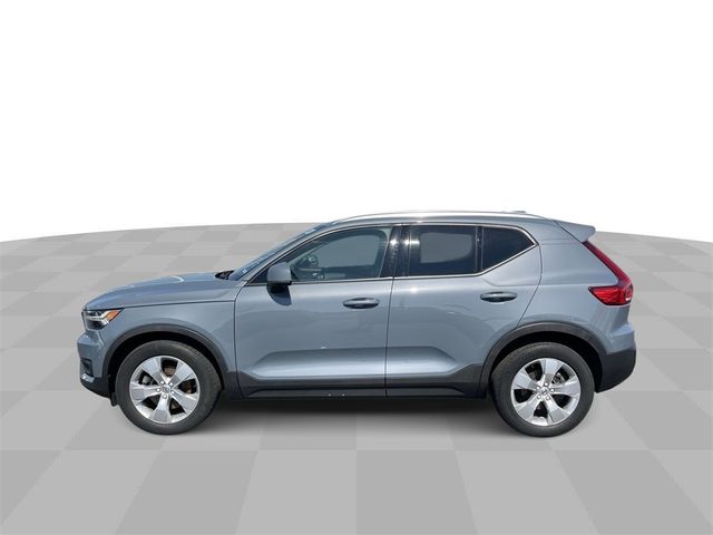 2021 Volvo XC40 Momentum