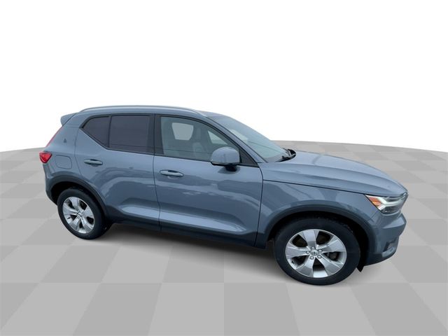 2021 Volvo XC40 Momentum