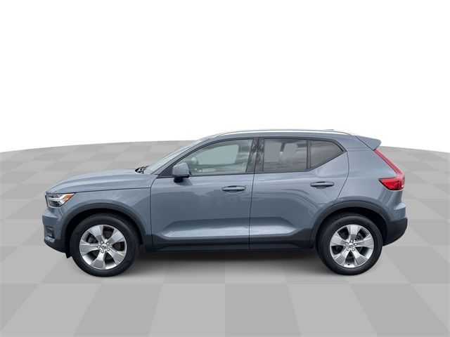 2021 Volvo XC40 Momentum