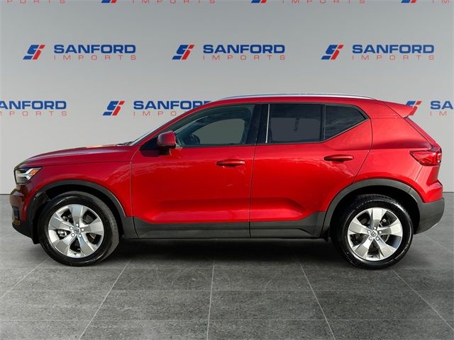 2021 Volvo XC40 Momentum