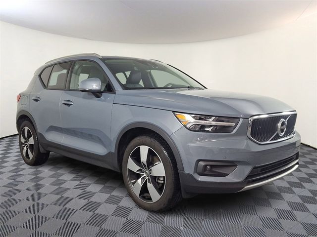 2021 Volvo XC40 Momentum