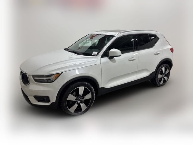 2021 Volvo XC40 Momentum