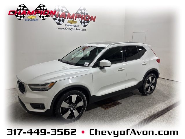 2021 Volvo XC40 Momentum