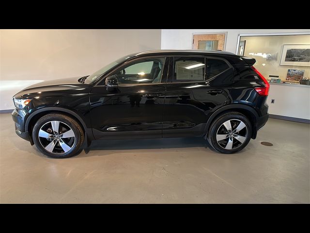 2021 Volvo XC40 Momentum