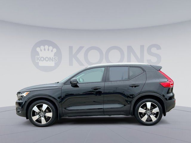 2021 Volvo XC40 Momentum