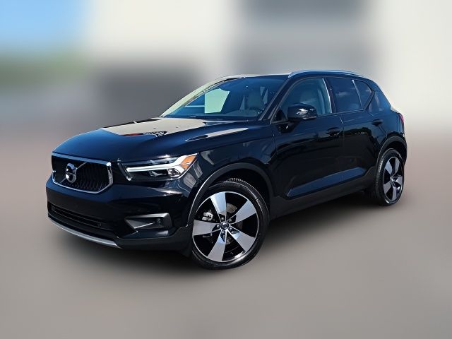 2021 Volvo XC40 Momentum