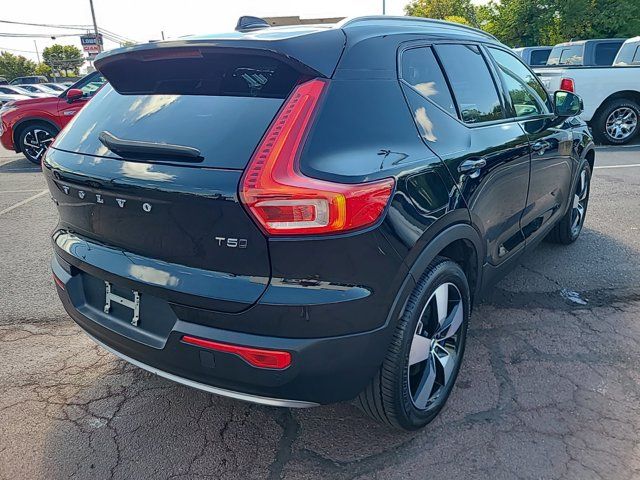 2021 Volvo XC40 Momentum