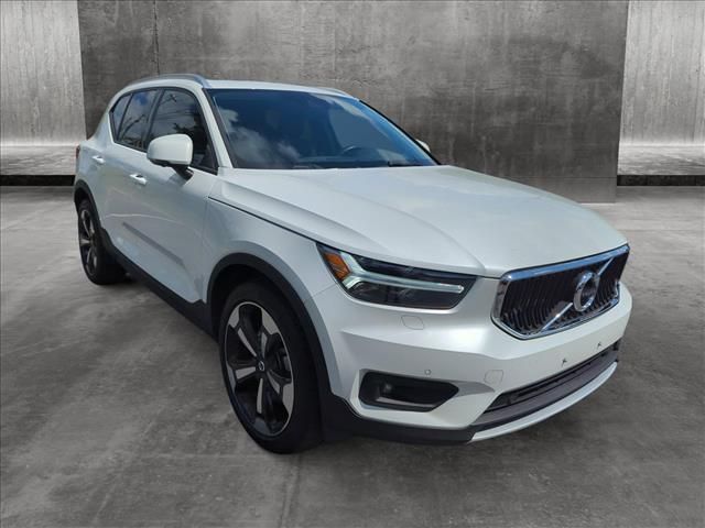 2021 Volvo XC40 Momentum