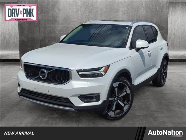 2021 Volvo XC40 Momentum