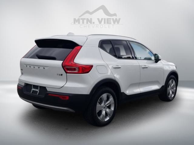 2021 Volvo XC40 Momentum