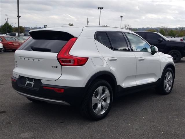 2021 Volvo XC40 Momentum