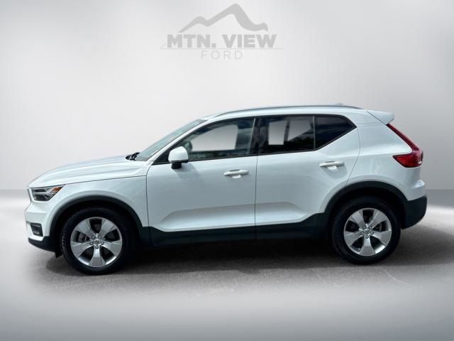 2021 Volvo XC40 Momentum