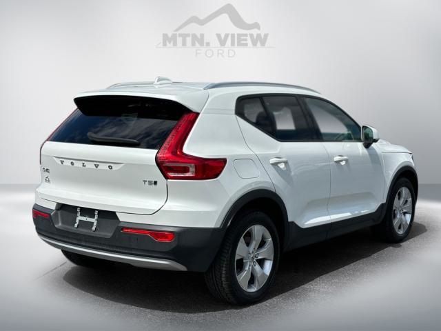 2021 Volvo XC40 Momentum