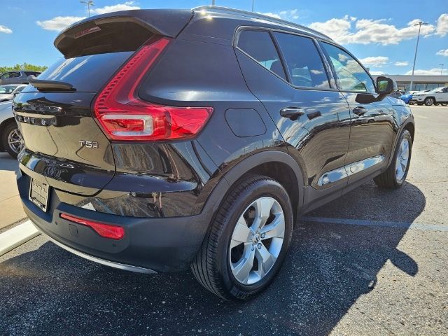 2021 Volvo XC40 Momentum