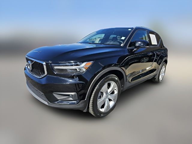 2021 Volvo XC40 Momentum