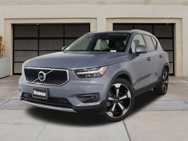 2021 Volvo XC40 Momentum