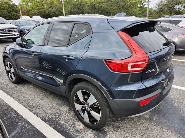 2021 Volvo XC40 Momentum