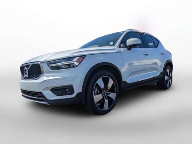 2021 Volvo XC40 Momentum