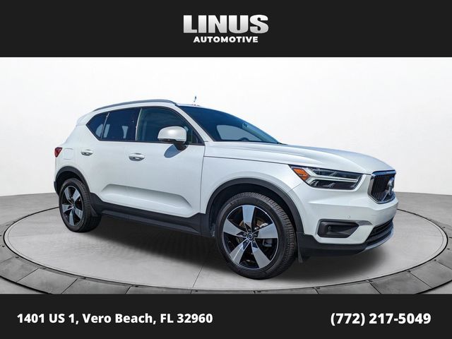 2021 Volvo XC40 Momentum